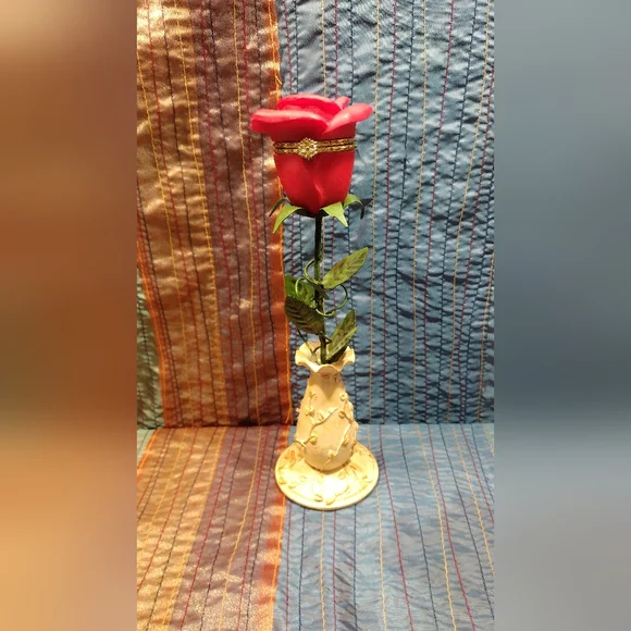 Ceramic and Metal Ring Holder - Picture 1 of 3